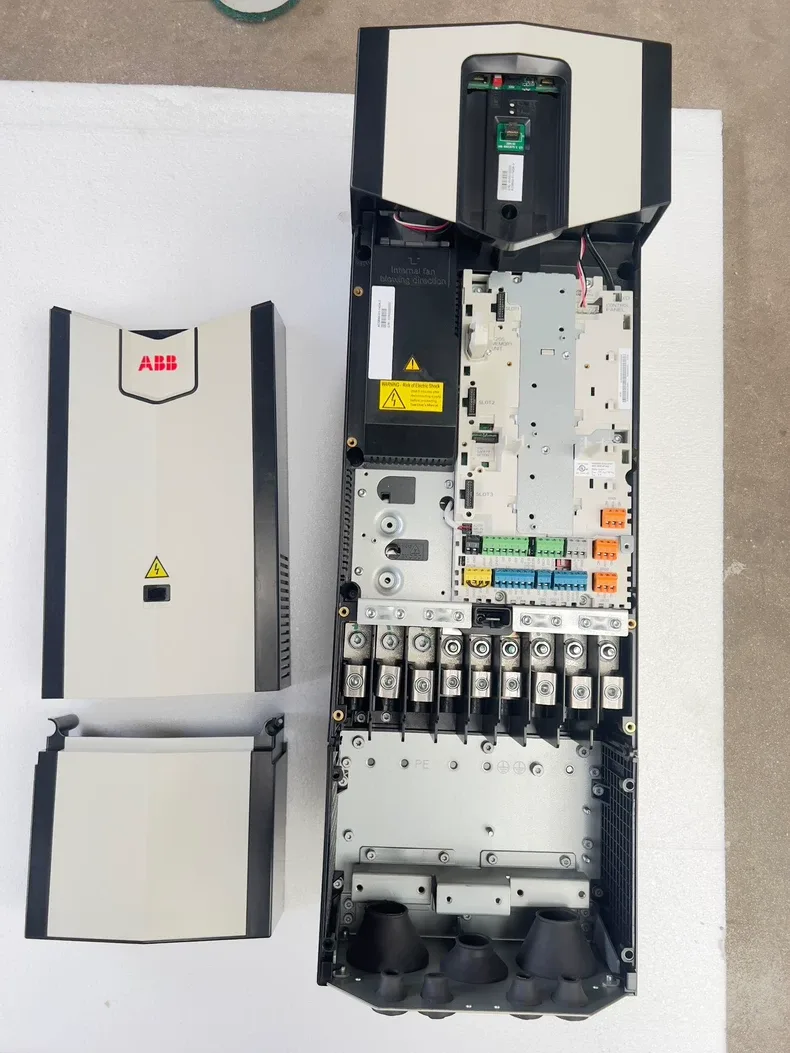 ABB ACS880-01-145A-3+D150 Inverter 2
