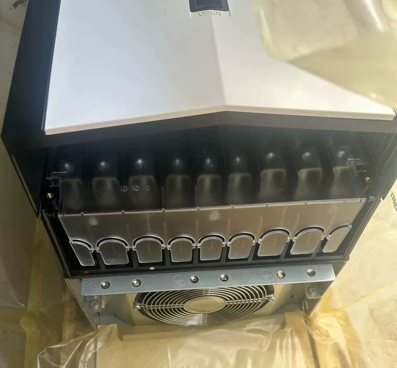ABB ACS880-01-145A-3+D150+N5050 Inverter Frequency Converter And 2