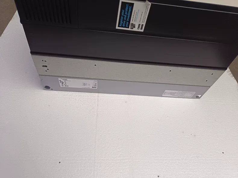 ABB ACS880-01-169A-3+D150 AC Drive 2