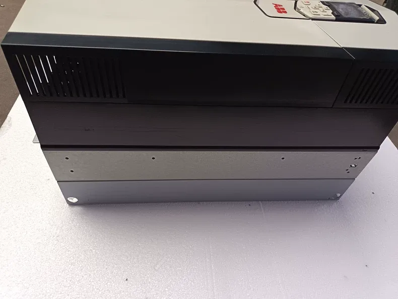 ABB ACS880-01-169A-3+D150 AC Drive 4