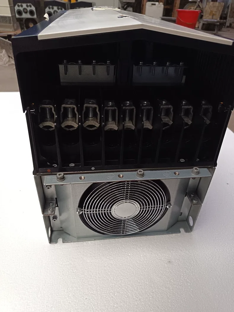 ABB ACS880-01-169A-3+D150 AC Drive 5