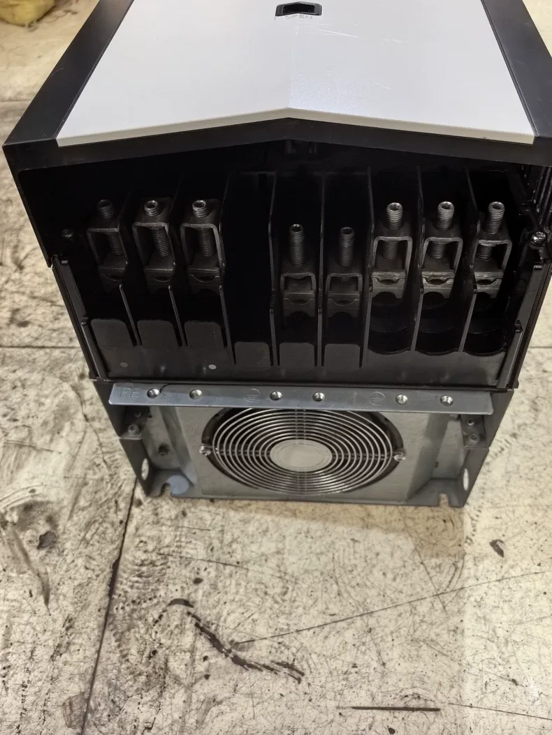 ABB ACS880-01-240A-5+B056 2