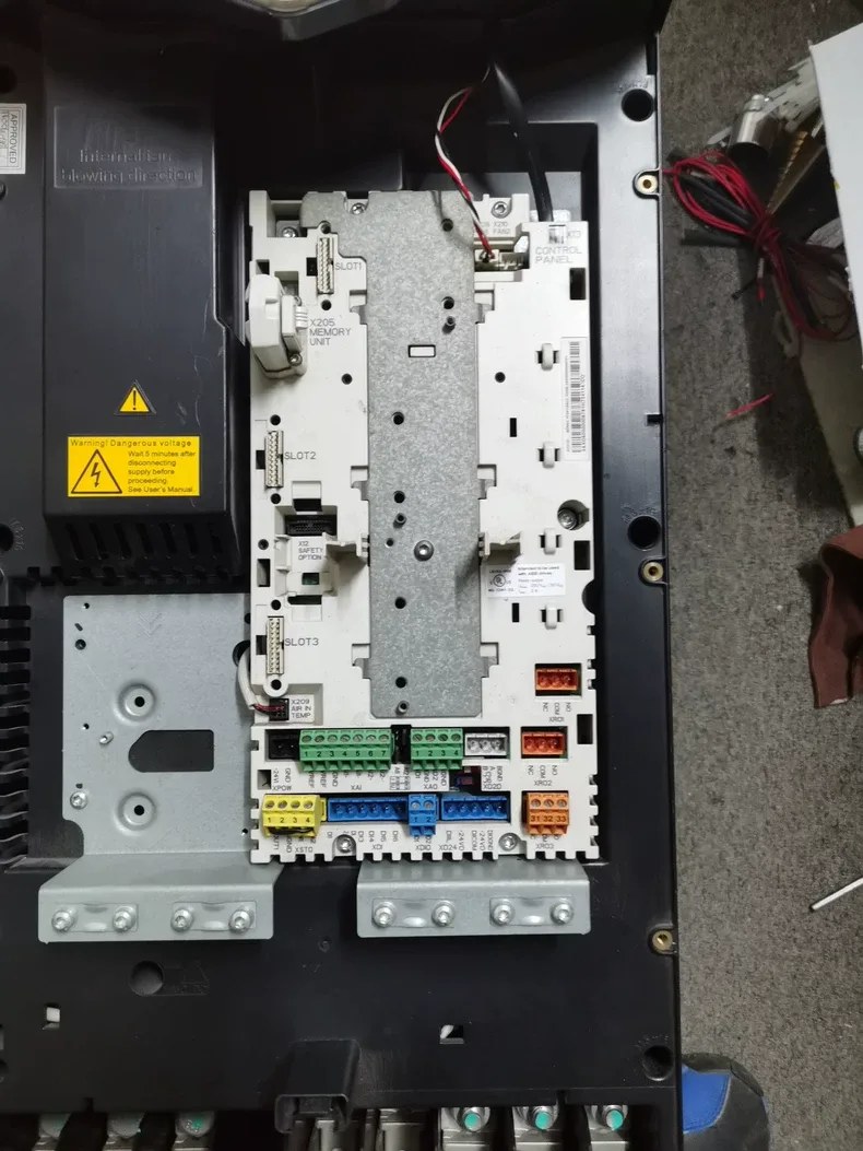 ABB ACS880-01-240A-5+C132 Frequency converter 3