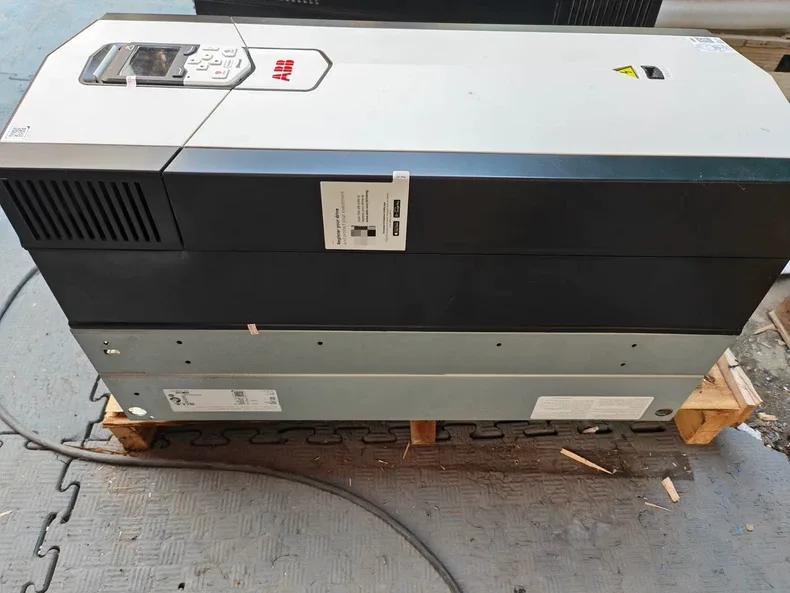 ABB ACS880-01-293A-3+D150 Inverter 4