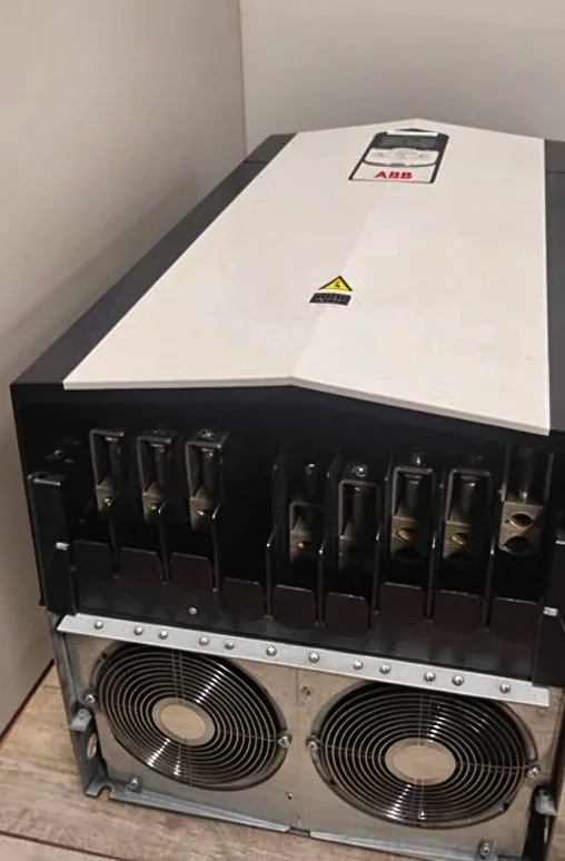 ABB ACS880-01-302A-5+L502 INVERTER DRIVE 3