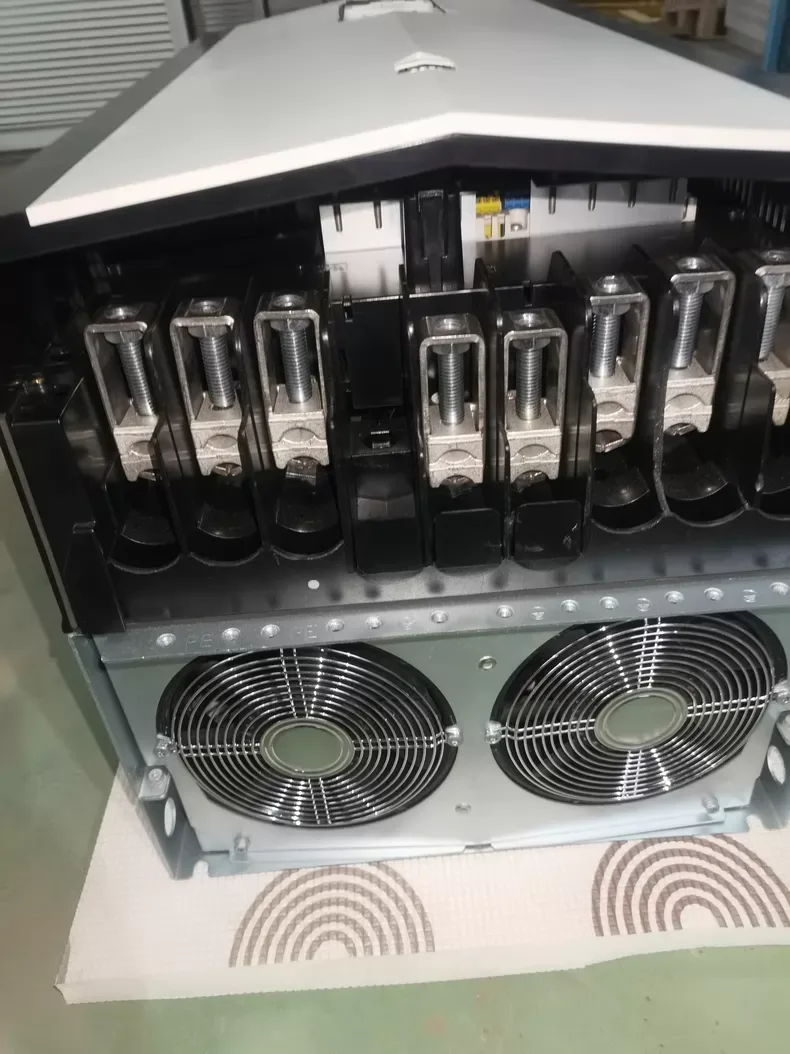 ABB ACS880-01-363A-3 frequency converter 200KW 4
