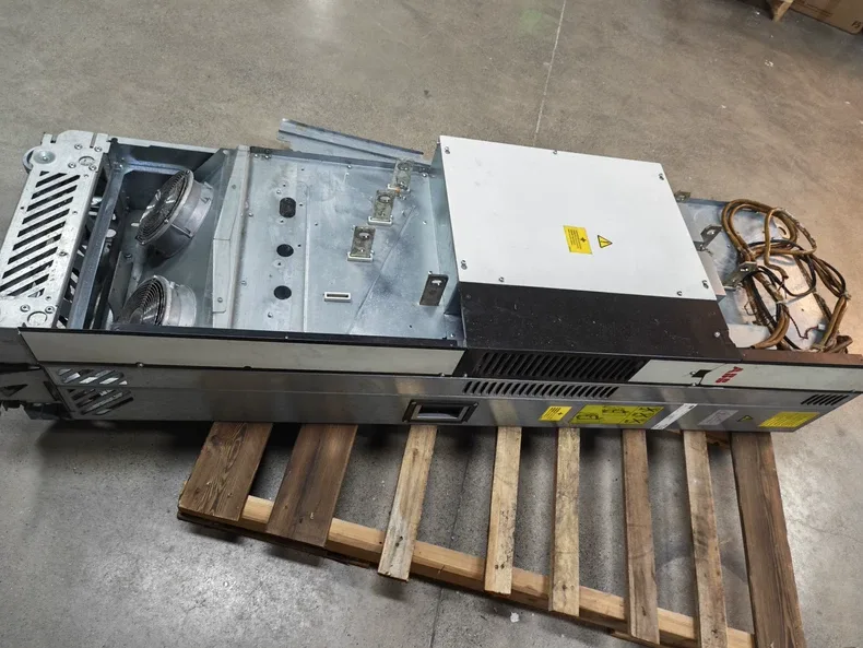ABB ACS880-04-470A-7 AC380-415V INVERTER 3