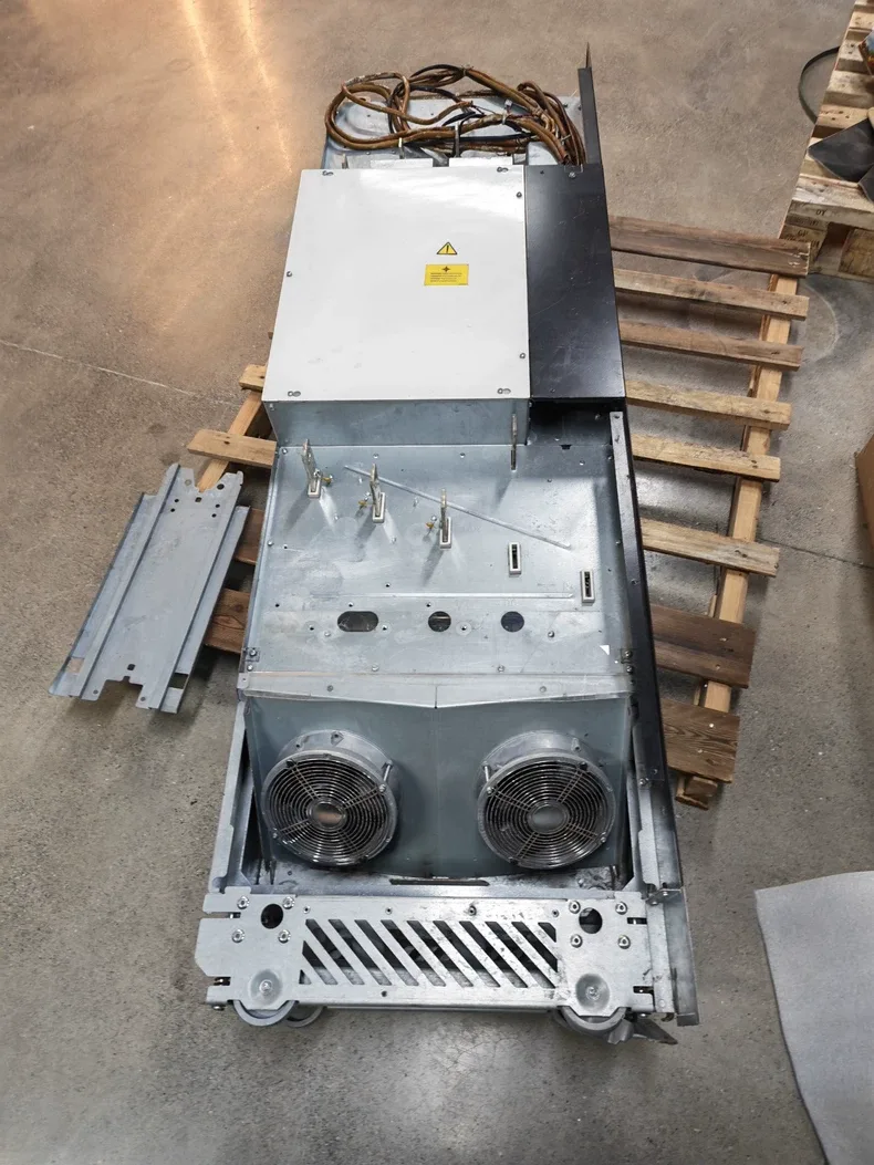 ABB ACS880-04-470A-7 AC380-415V INVERTER 4