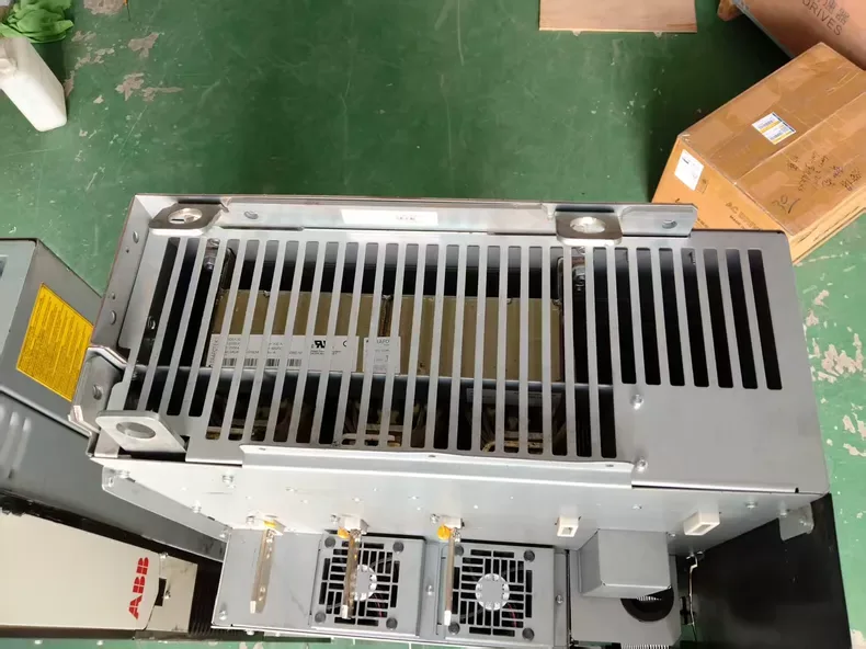 ABB ACS880-04-585A-3 Inverter 5