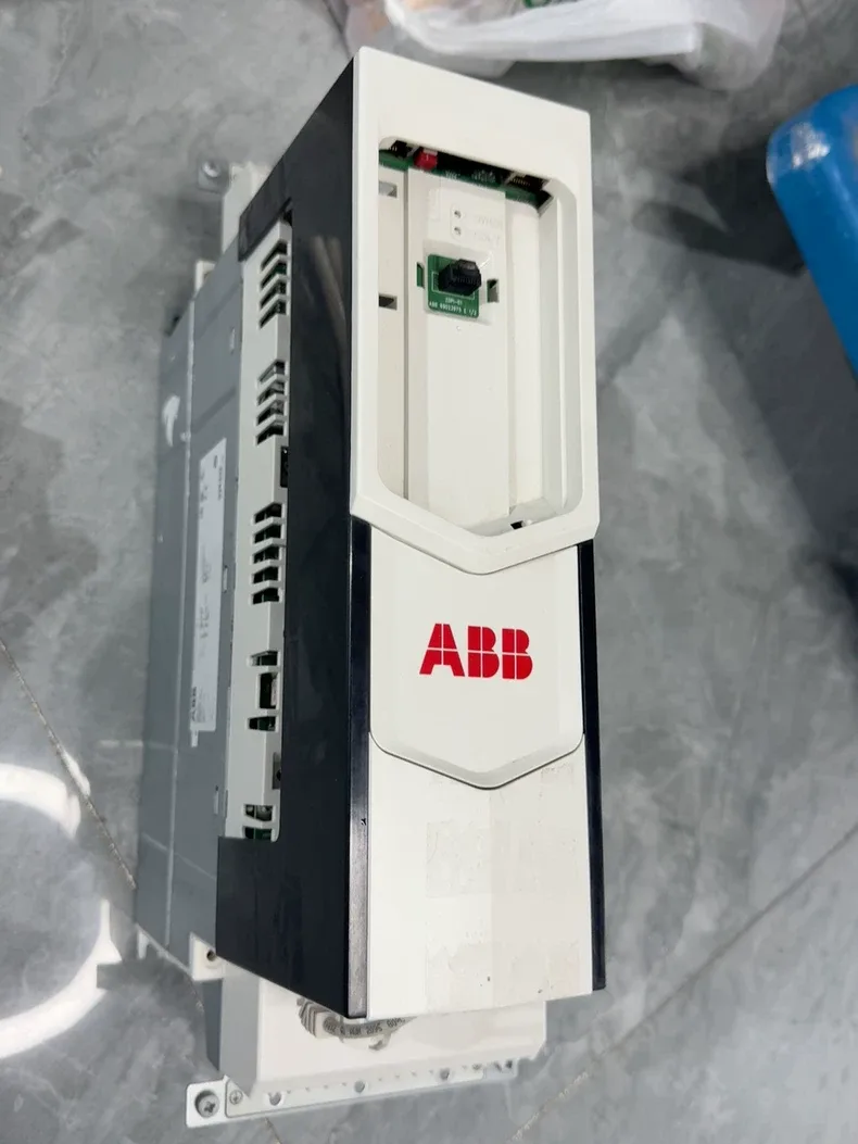 ABB ACS880-104-0035A-3 Inverter